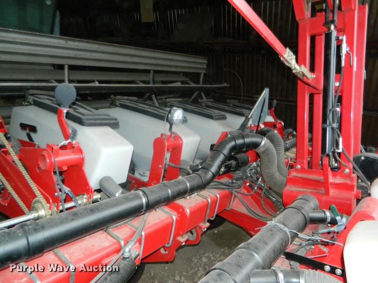image for item K2701 2013 Massey-Ferguson White 8200 no-till planter