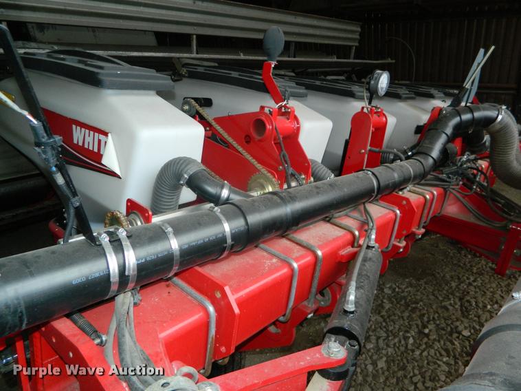 image for item K2701 2013 Massey-Ferguson White 8200 no-till planter