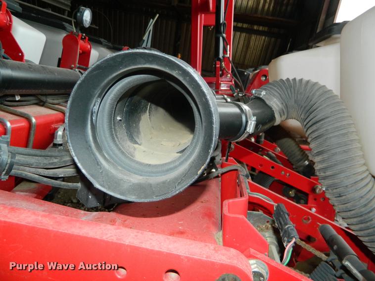 image for item K2701 2013 Massey-Ferguson White 8200 no-till planter