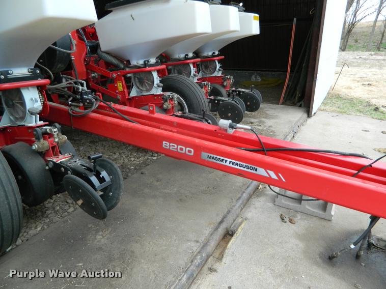 image for item K2701 2013 Massey-Ferguson White 8200 no-till planter