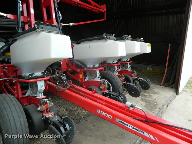 image for item K2701 2013 Massey-Ferguson White 8200 no-till planter
