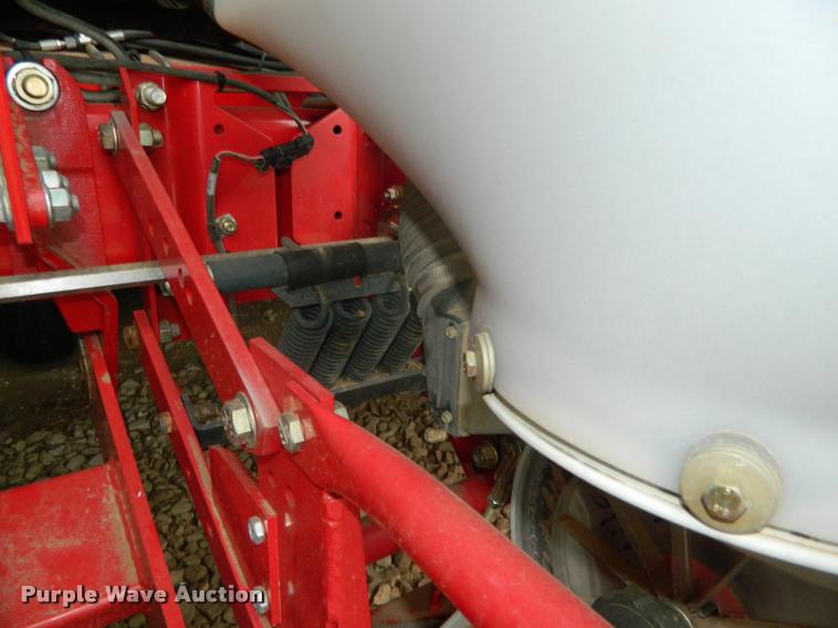 image for item K2701 2013 Massey-Ferguson White 8200 no-till planter