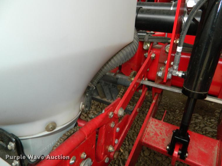 image for item K2701 2013 Massey-Ferguson White 8200 no-till planter