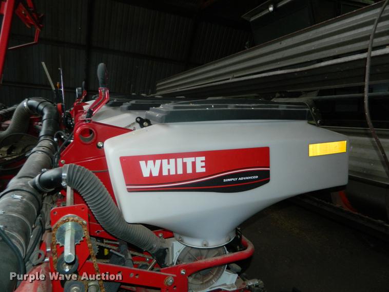 image for item K2701 2013 Massey-Ferguson White 8200 no-till planter
