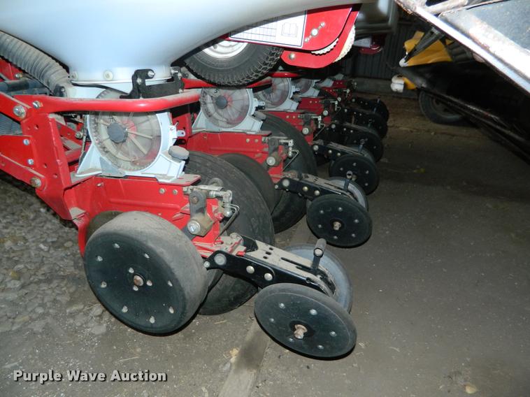 image for item K2701 2013 Massey-Ferguson White 8200 no-till planter