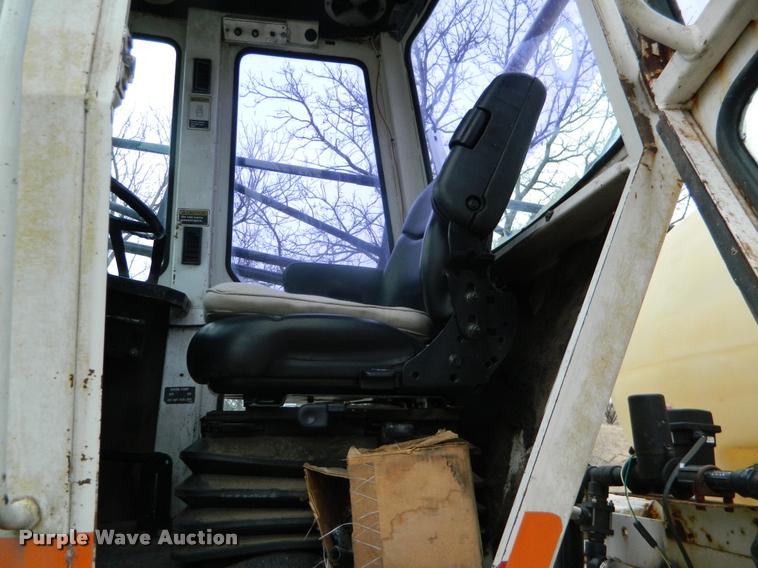 image for item K2702 1991 Wilmar self-propelled sprayer