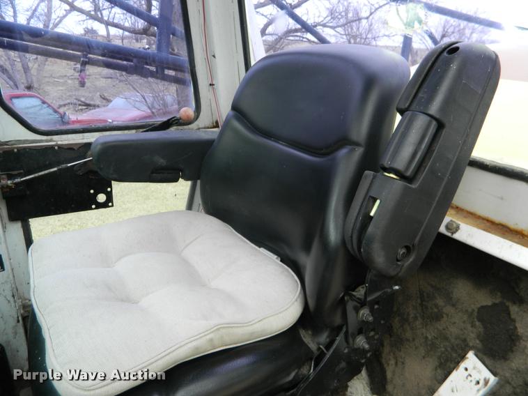 image for item K2702 1991 Wilmar self-propelled sprayer