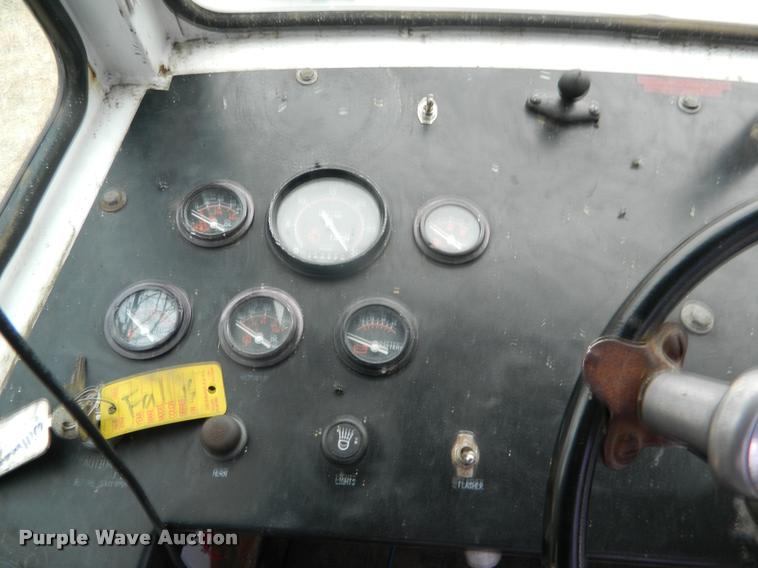 image for item K2702 1991 Wilmar self-propelled sprayer