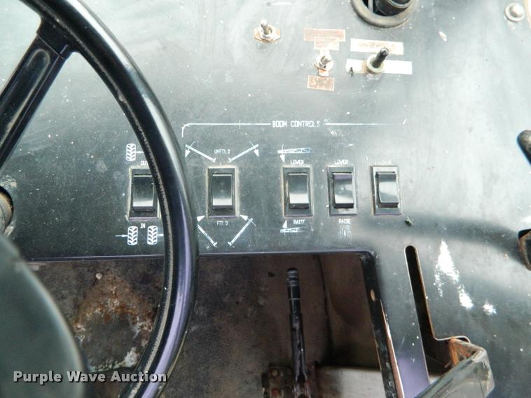 image for item K2702 1991 Wilmar self-propelled sprayer