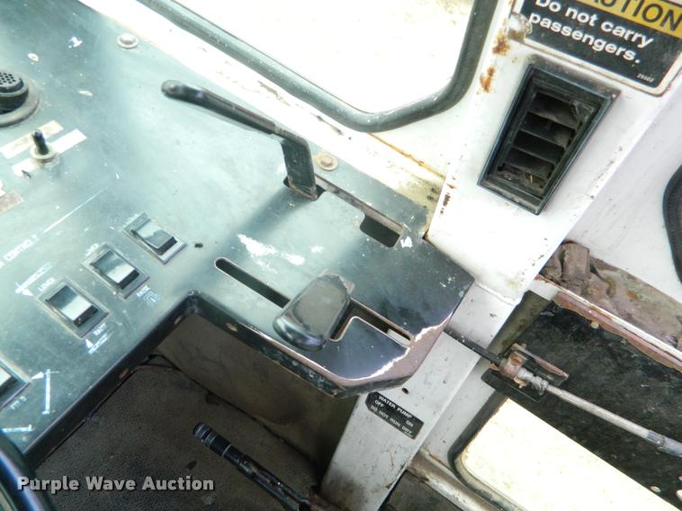 image for item K2702 1991 Wilmar self-propelled sprayer