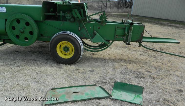 image for item K2717 John Deere 346 small square baler