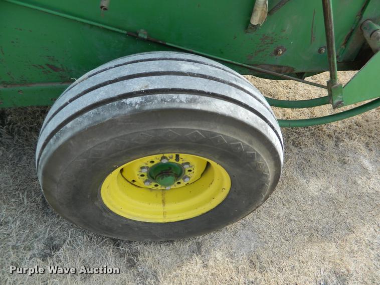 image for item K2717 John Deere 346 small square baler