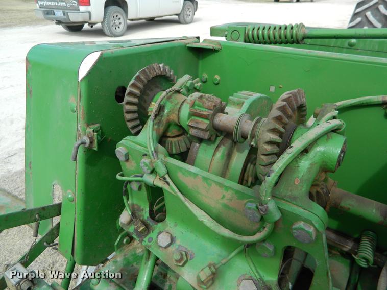 image for item K2717 John Deere 346 small square baler
