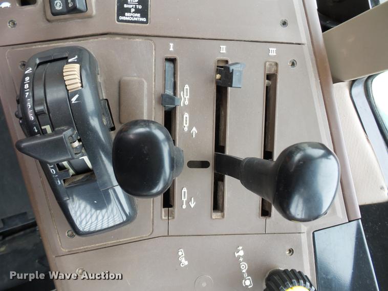 image for item L4633 2004 John Deere 6415 MFWD tractor