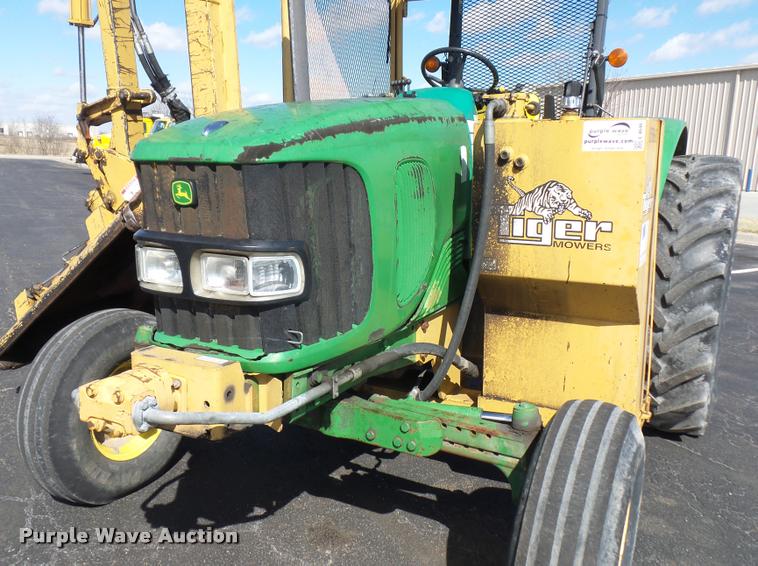 image for item L4646 2002 John Deere 6420 tractor