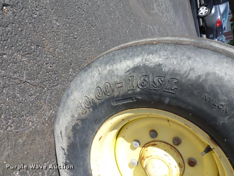 image for item L4646 2002 John Deere 6420 tractor