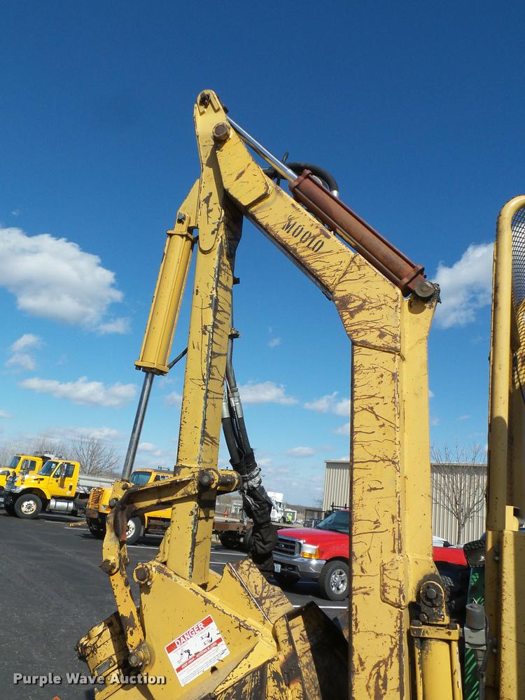 image for item L4646 2002 John Deere 6420 tractor