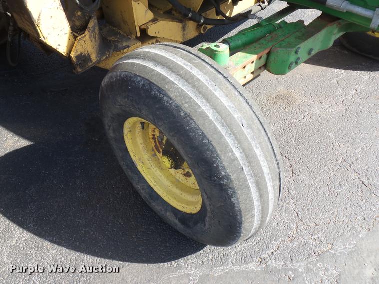 image for item L4646 2002 John Deere 6420 tractor