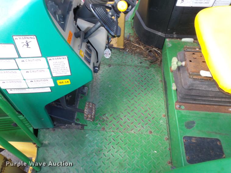 image for item L4646 2002 John Deere 6420 tractor