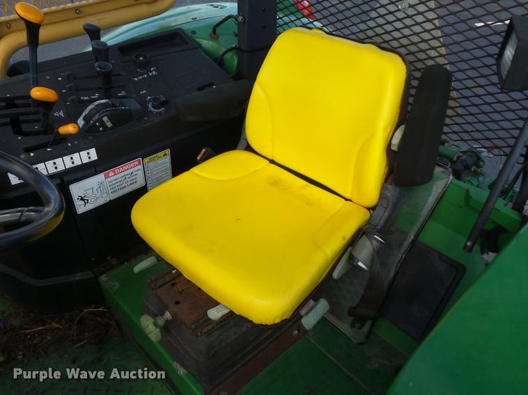 image for item L4646 2002 John Deere 6420 tractor