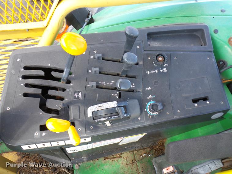 image for item L4646 2002 John Deere 6420 tractor