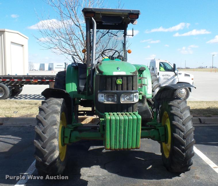 image for item L4647 2003 John Deere 6420 tractor