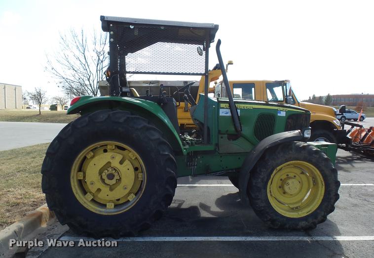 image for item L4647 2003 John Deere 6420 tractor