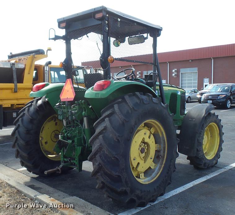 image for item L4647 2003 John Deere 6420 tractor