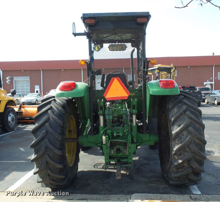 image for item L4647 2003 John Deere 6420 tractor