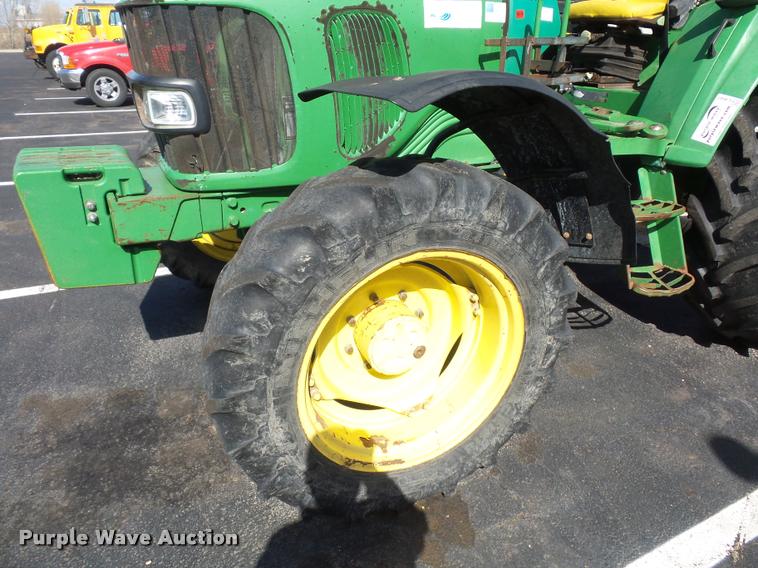 image for item L4647 2003 John Deere 6420 tractor