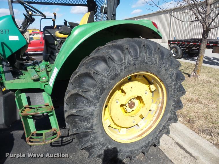 image for item L4647 2003 John Deere 6420 tractor