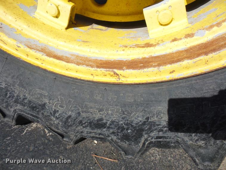 image for item L4647 2003 John Deere 6420 tractor