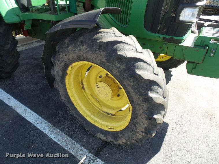 image for item L4647 2003 John Deere 6420 tractor