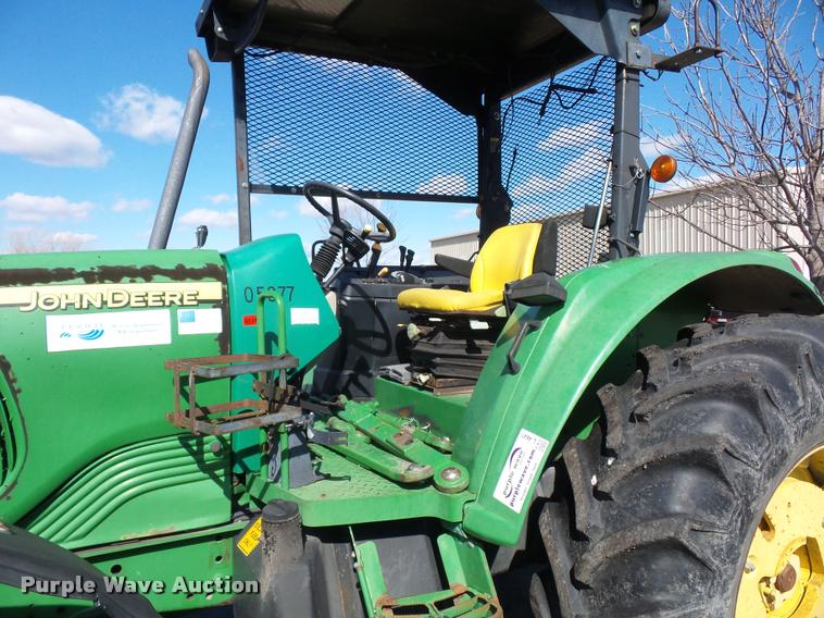 image for item L4647 2003 John Deere 6420 tractor