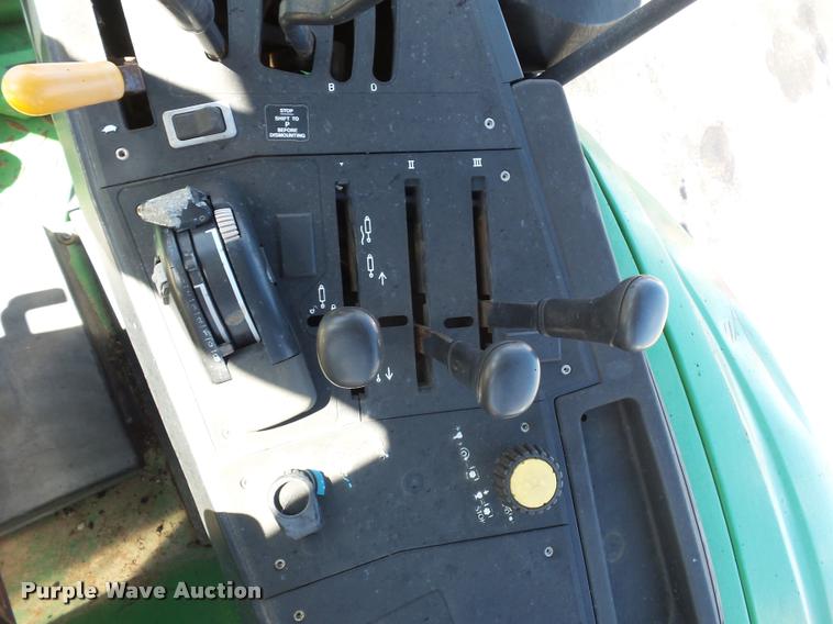 image for item L4647 2003 John Deere 6420 tractor