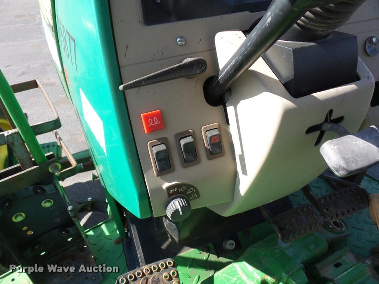 image for item L4647 2003 John Deere 6420 tractor