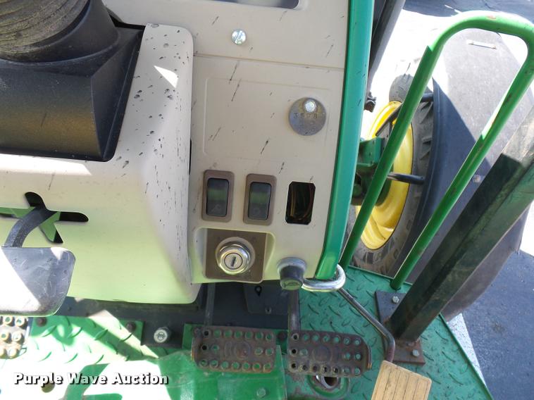 image for item L4647 2003 John Deere 6420 tractor