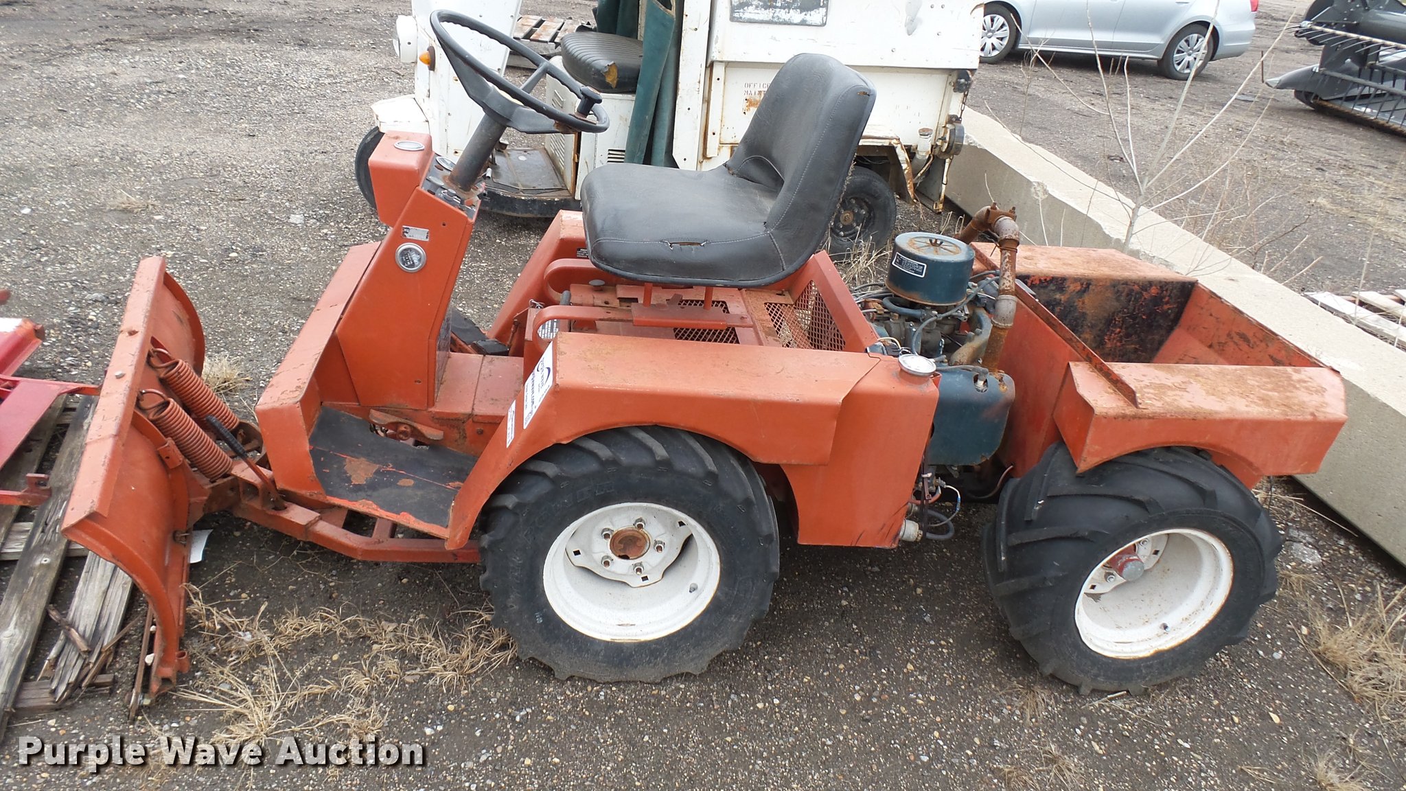 Hesston GMT200 Front Runner lawn mower in Hesston, KS Item AT9537
