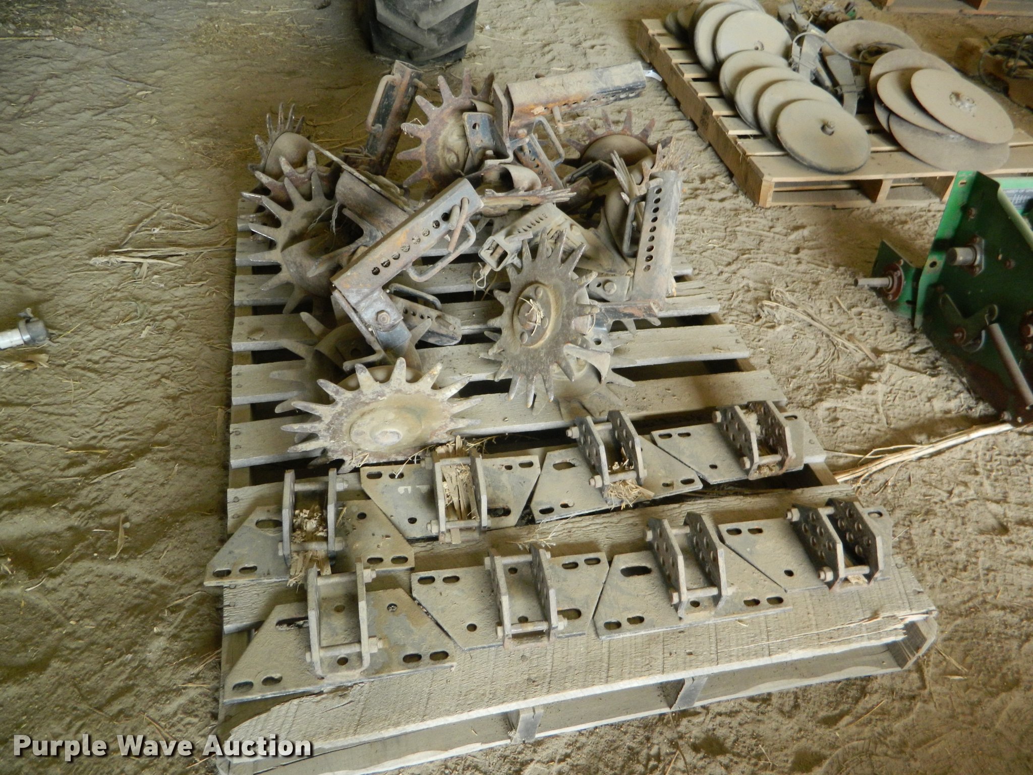 (8) row cleaners in Jennings, KS Item BK9299 sold Purple Wave