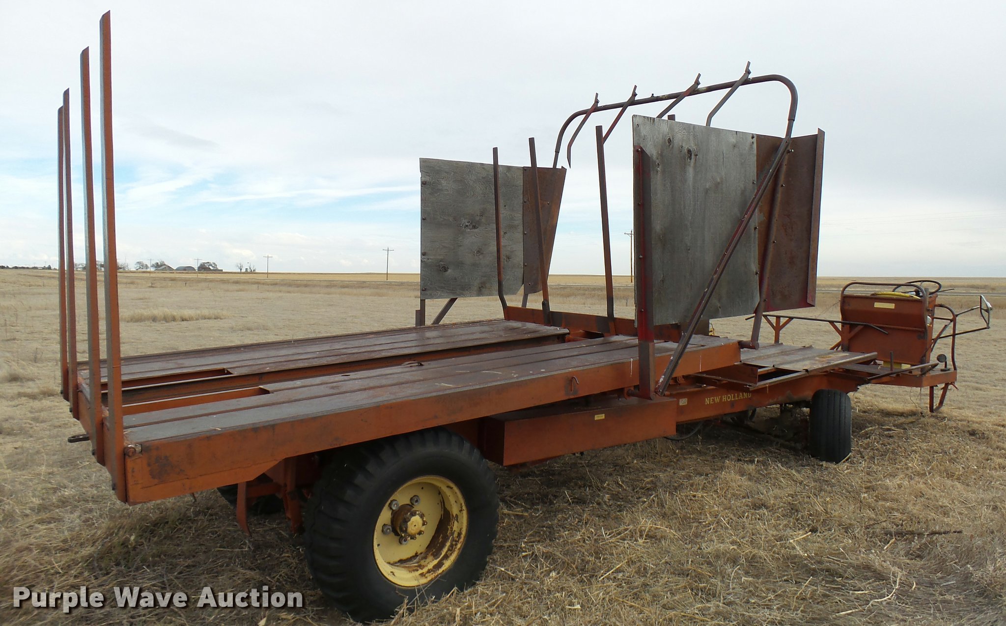New Holland 1045 selfpropelled bale wagon in Tribune, KS Item DB2415