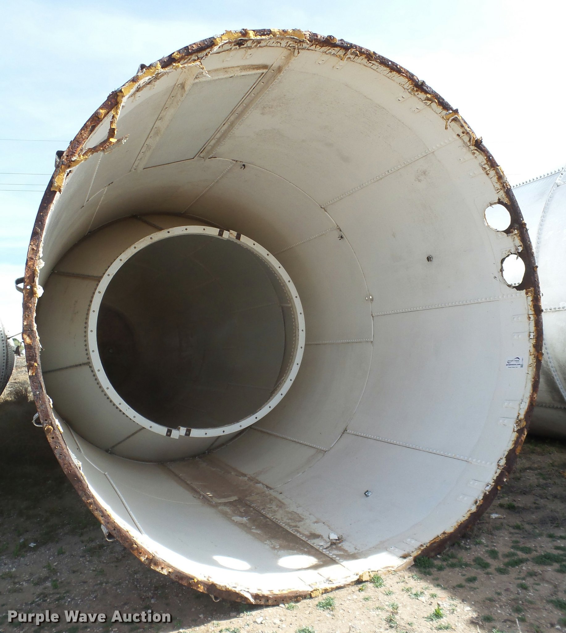 Steel grain silo in Plainview, TX Item L1591 sold Purple Wave