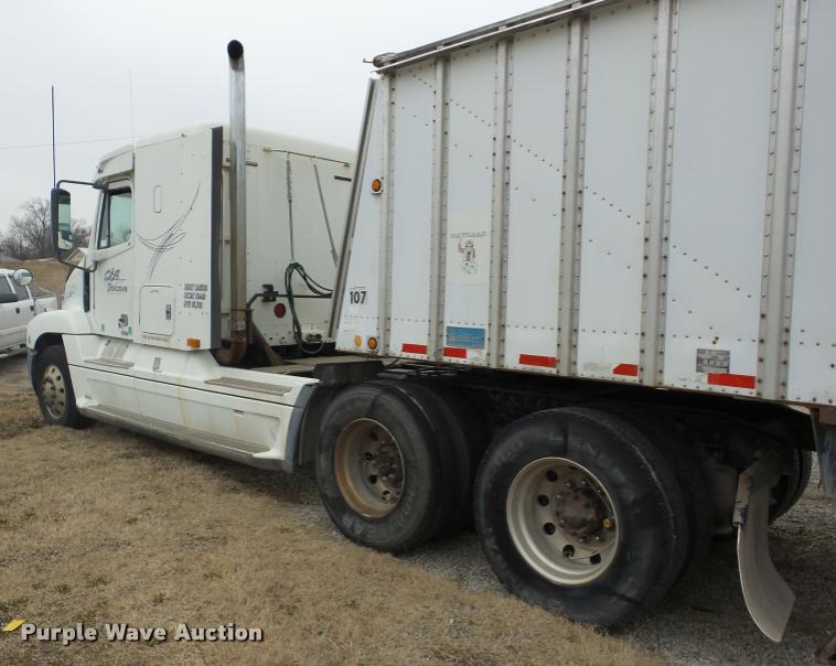 image for item AG9253 1998 Freightliner Century Class semi truck