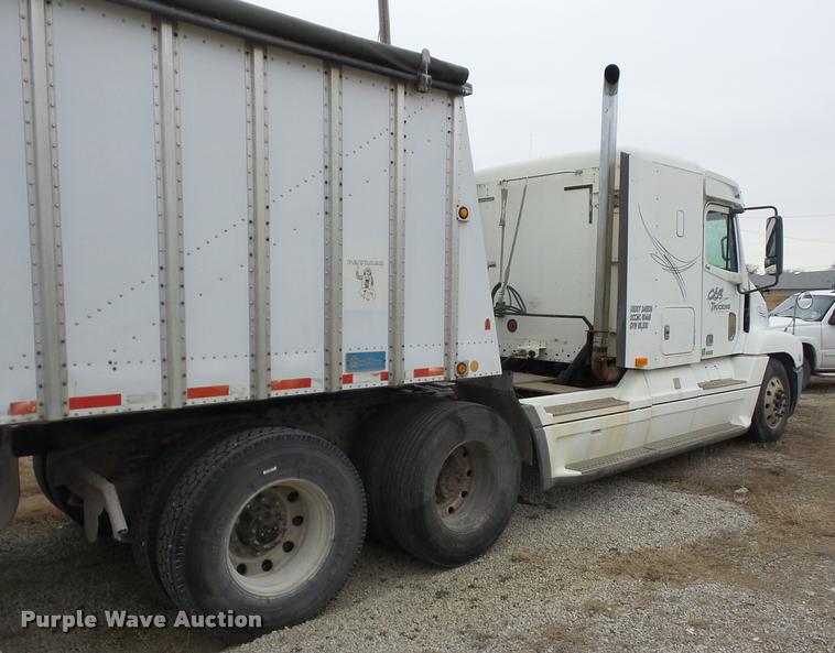 image for item AG9253 1998 Freightliner Century Class semi truck