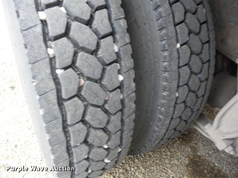 image for item AG9253 1998 Freightliner Century Class semi truck