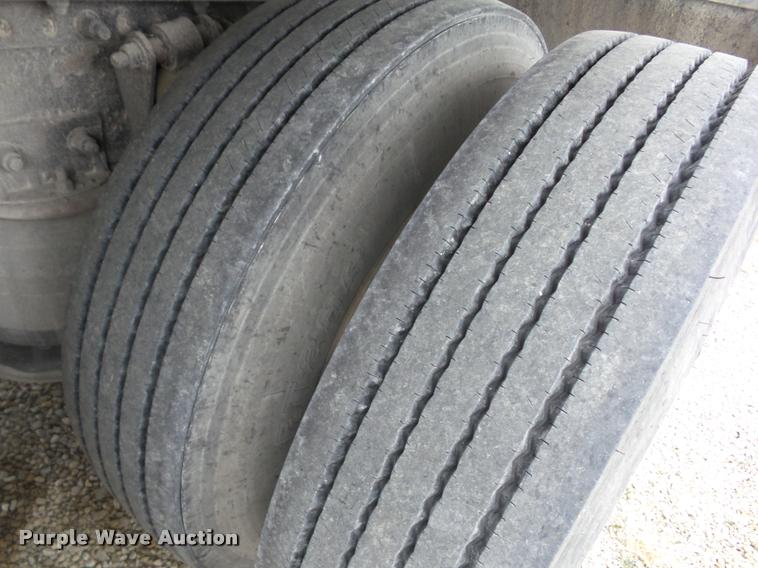 image for item AG9253 1998 Freightliner Century Class semi truck