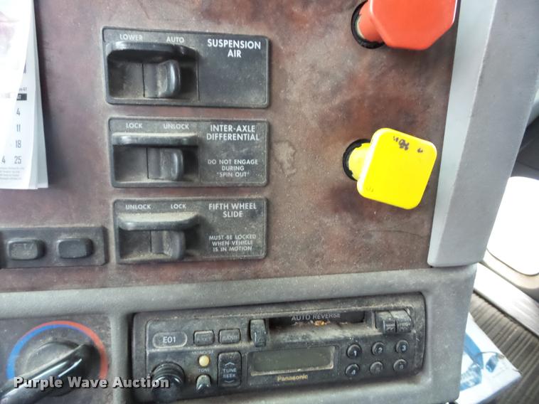 image for item AG9253 1998 Freightliner Century Class semi truck