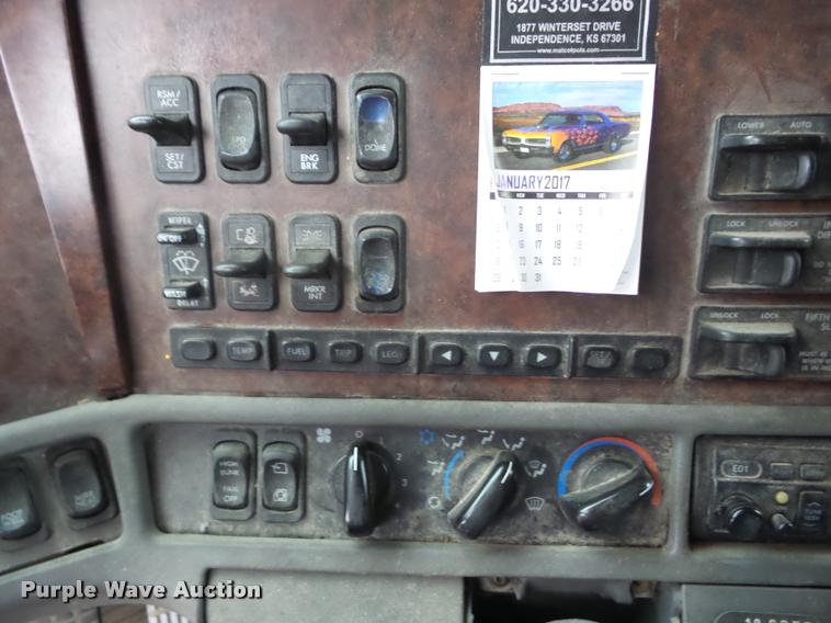 image for item AG9253 1998 Freightliner Century Class semi truck