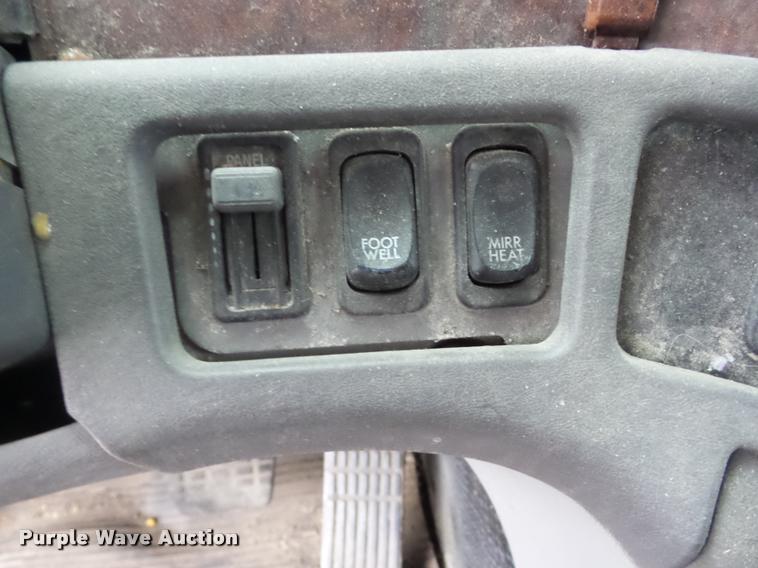 image for item AG9253 1998 Freightliner Century Class semi truck