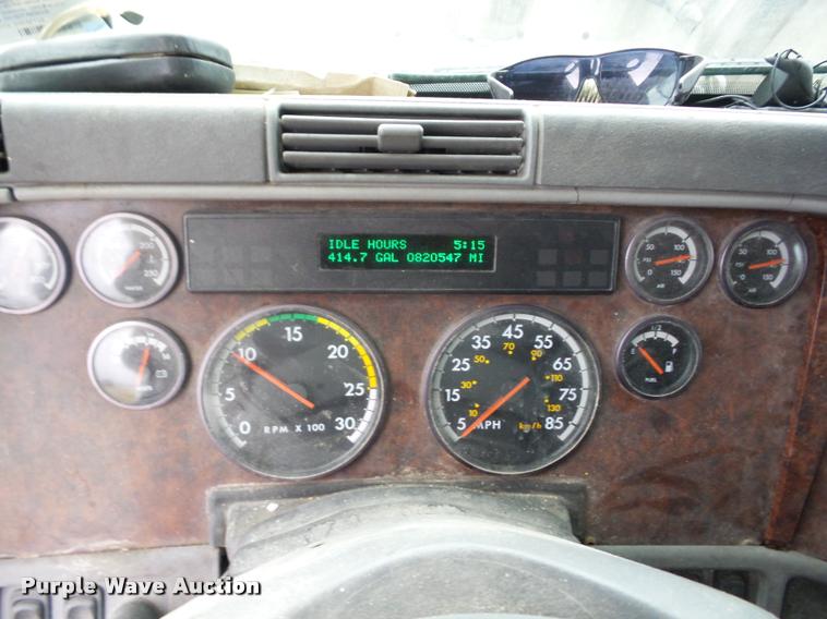 image for item AG9253 1998 Freightliner Century Class semi truck