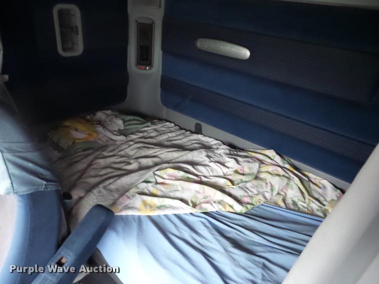 image for item AG9253 1998 Freightliner Century Class semi truck